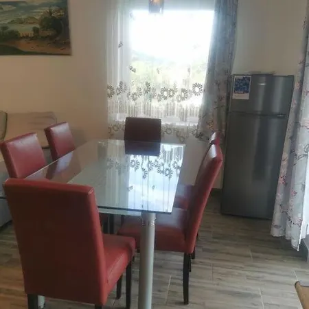 Voeroestoelgy Vendeghaz Villa Esztergom Kültér fotó