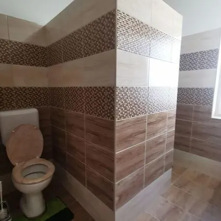 Voeroestoelgy Vendeghaz Villa Esztergom Kültér fotó