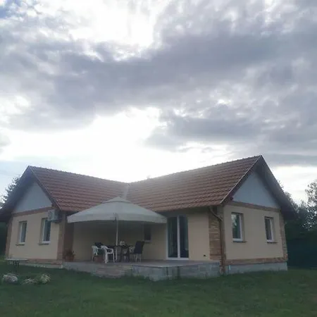 Voeroestoelgy Vendeghaz Villa Esztergom Kültér fotó